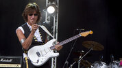 Jeff-Beck-P3-22072010-05-500x281.jpg