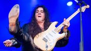Yngwie-Malmsteen-kicking.jpg Yngwie-Malmsteen-kicking.jpg