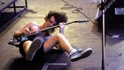 angus-young-1024x585.jpg