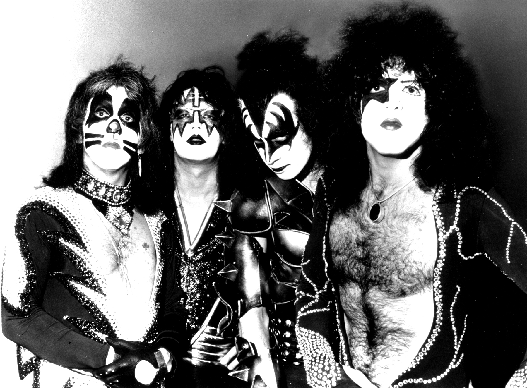 rs-14909-kiss-1800-1396461735.jpg