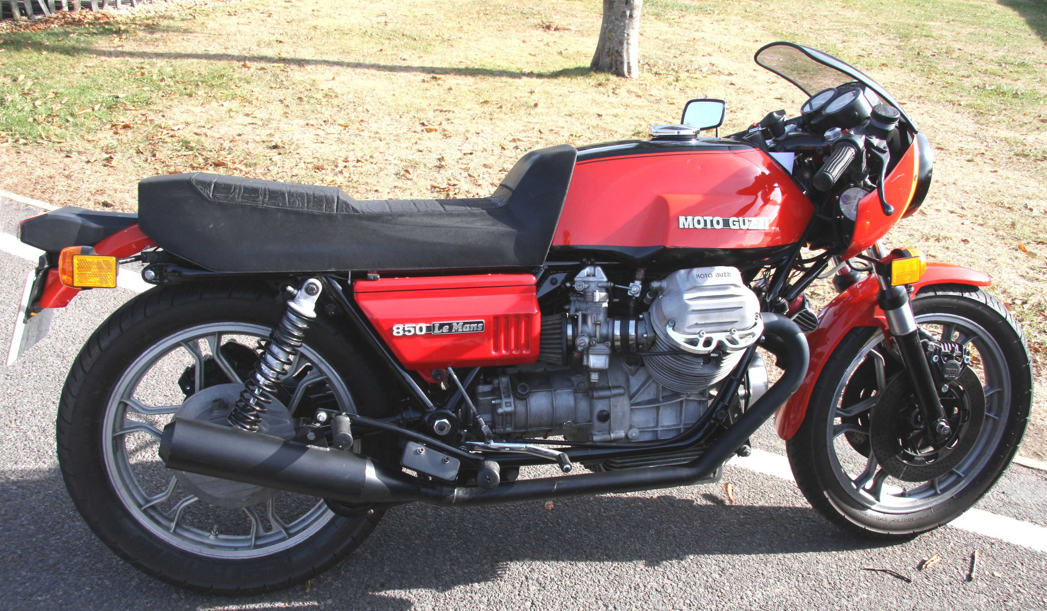 MotoGuzzi850LeMans.jpg