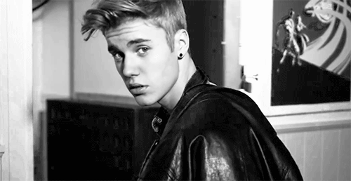 justin-bieber-wink-1425191198.gif