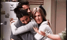 Câlin Collectif GIF - Friends Hug Hold GIFs
