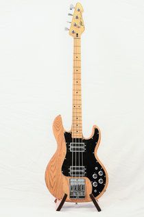 Peavey 1980 my first bass! Bass Guitars For Sale, Vintage Guitars, Electric Guitars