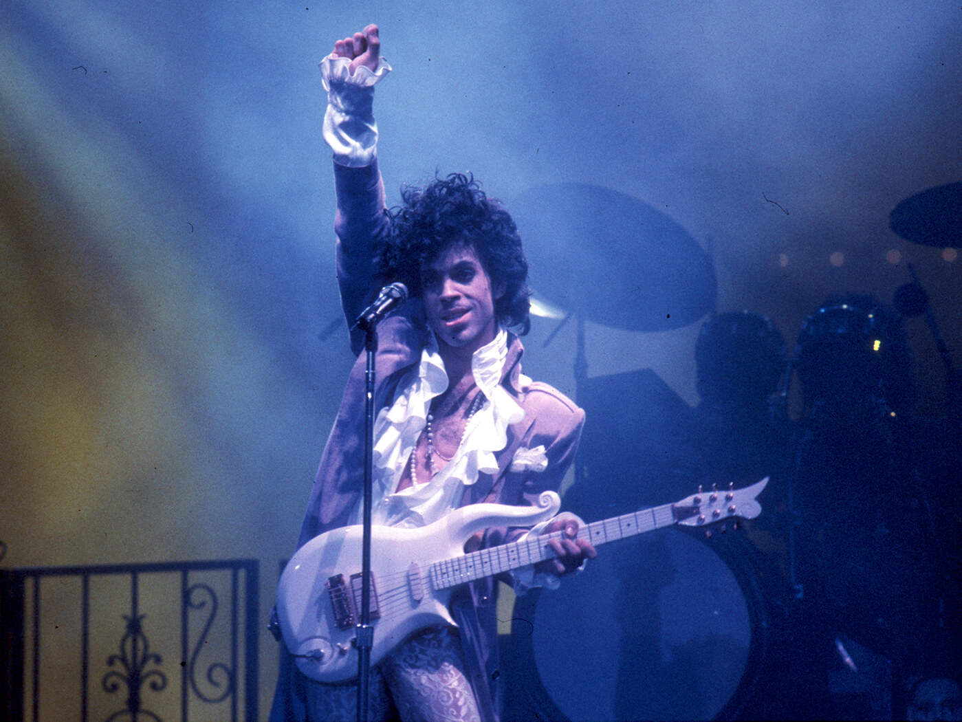 Prince-with-cloud-guitar-getty-images@1400x1050.jpg