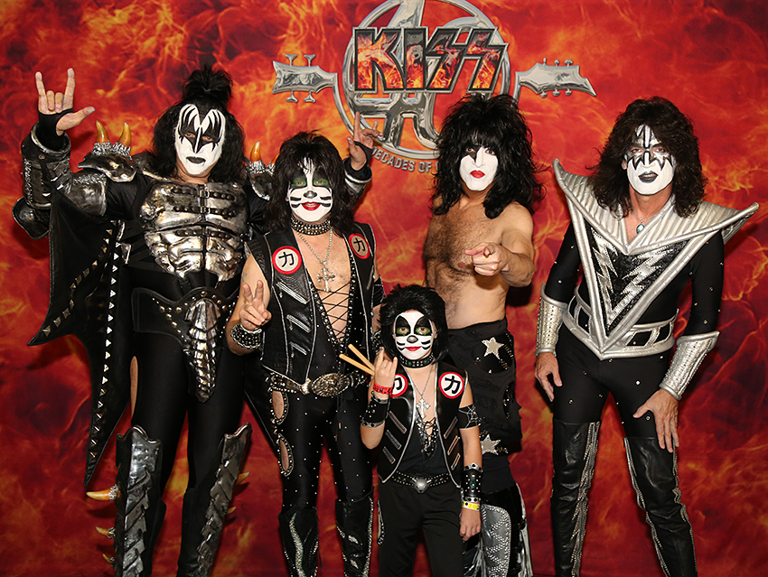 kiss-2.jpg